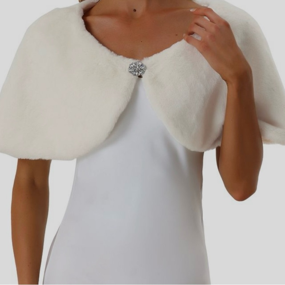 BORROWED & BLUE Ivory Faux Fur Scarf/ Shawl